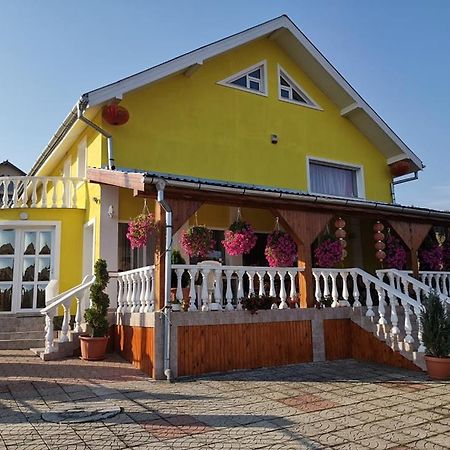 Stars Livezeni Hotel Ivanesti Exterior foto