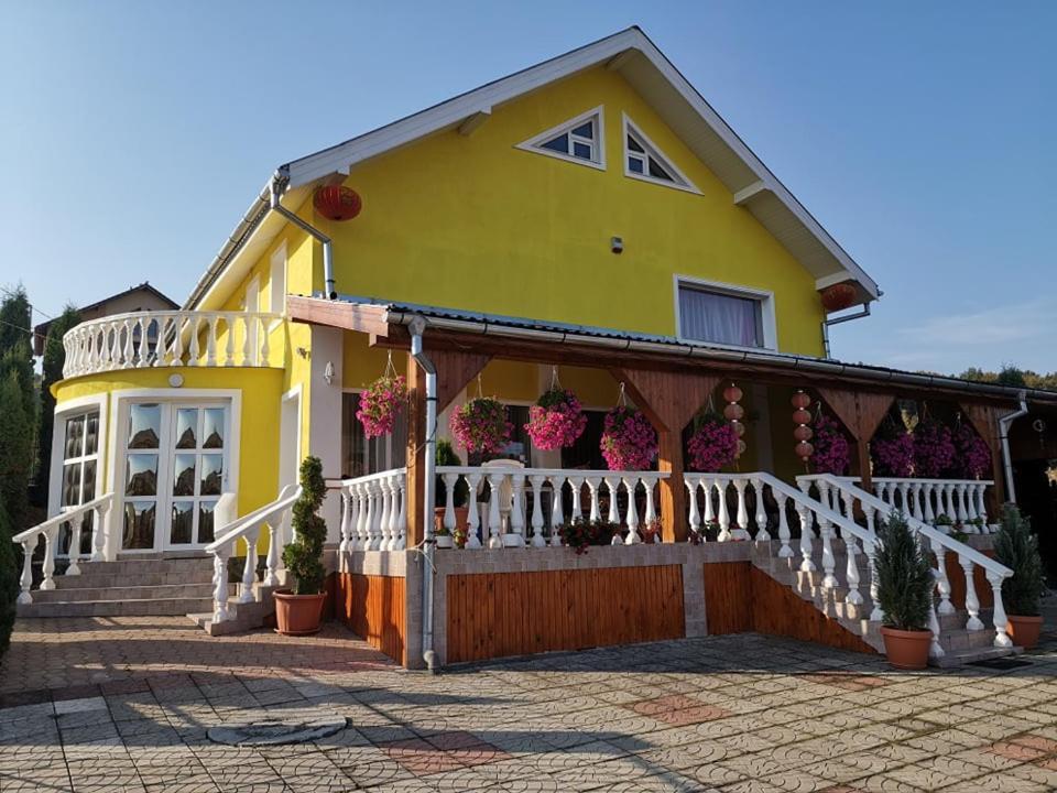 Stars Livezeni Hotel Ivanesti Exterior foto