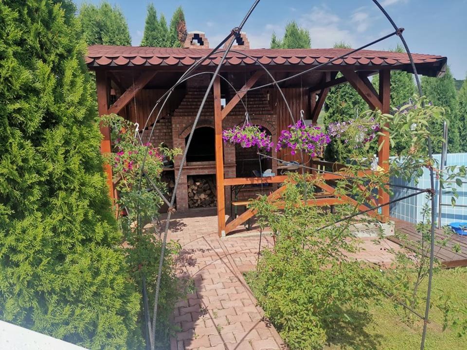 Stars Livezeni Hotel Ivanesti Exterior foto