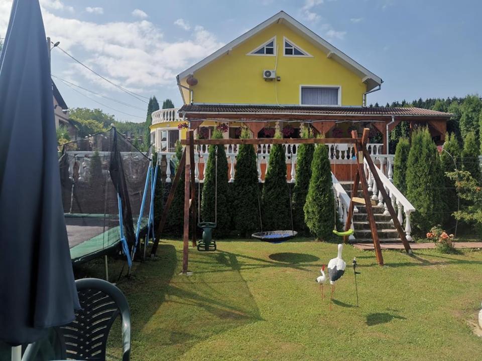 Stars Livezeni Hotel Ivanesti Exterior foto